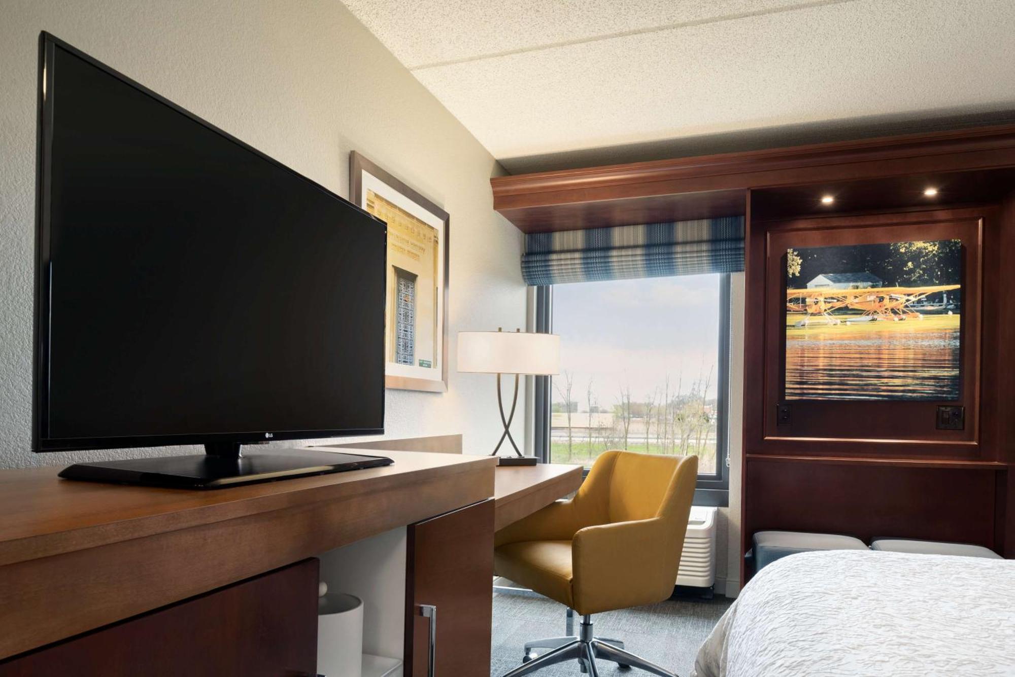 Hampton Inn Appleton-Fox River Mall Area Exteriör bild